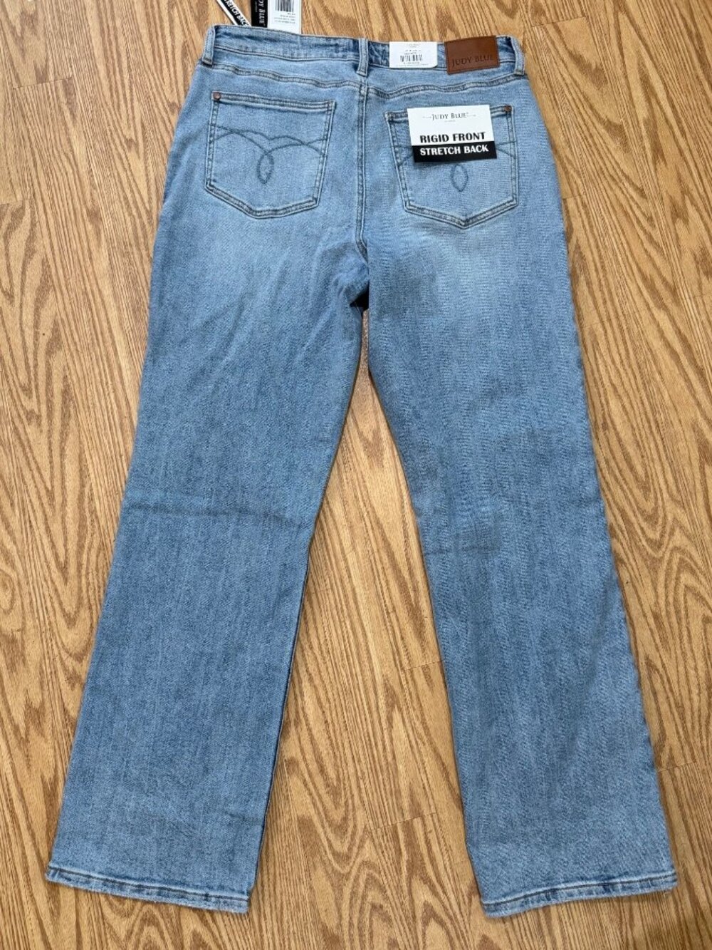 nwt size 11/30 Mid Rise Straight Judy Blue Rigid front, stretch back jeans